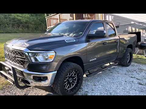 Ram 1500 with leveling kit and 33x12.50 tires