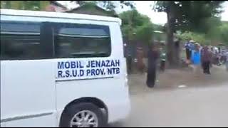 Download lagu Pemakaman sertu anumerta nirwayadi kopassus gugur di tangan kkb mp3