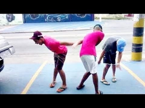 MC Magrinho, MC Maneirinho e MC Crash - Passinho do Romano Louco