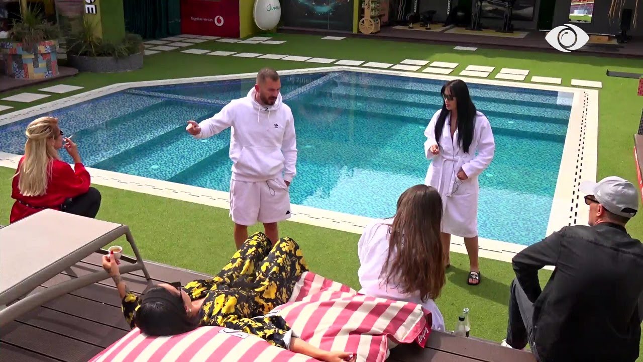 Romeo-banorëve: Kush e ka marrë kafen se do e gjeni ushqimin në pishinë