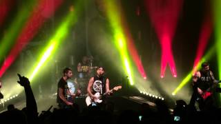 "Runaways" Live by All Time Low