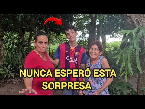 Joven Cubano es sorprendido por su familia en su Cumpleaños.  