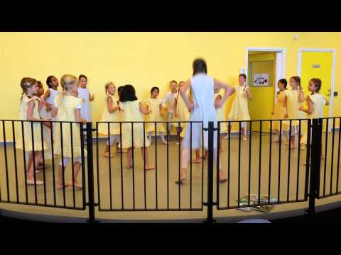 Dans med kulturskolan inviger Ulriksdalsskolans bibliotek i Solna