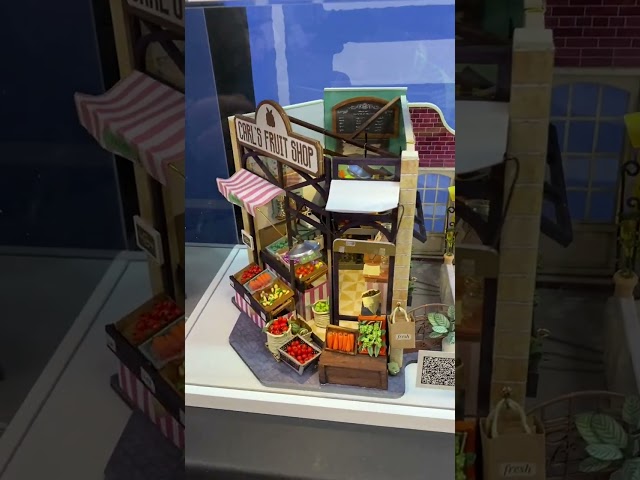 Vídeo relacionado con ROBOTIME Rompecabezas de madera 3D para adultos - Fábrica de café de ensueño, kit de construcción en miniatura con música, luces y escenas animadas, casa en miniatura/rincón de libros café EAB02