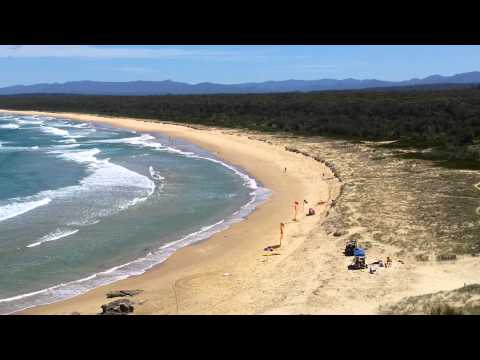 Panning view of Broulee Beach 