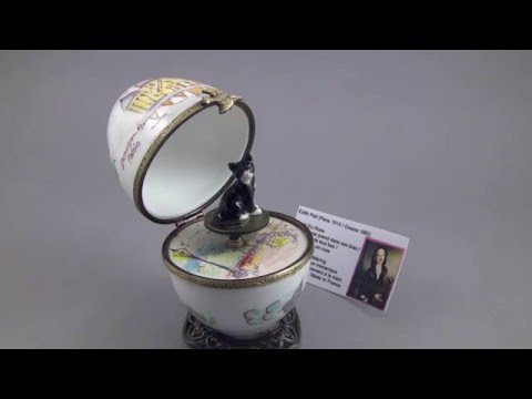 P104P Montmartre. Boite à musique Oeuf Limoges peint à la main. Création Fanex France.