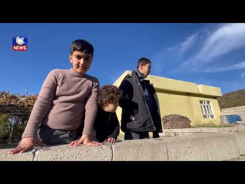 سەیری ڤیدیۆکە بکەن .. لە گوندێكی سنوری برادۆست دارەكان بوونەتە ستوونی بەستنەوەی راكێشانی تەلی كارەبایی