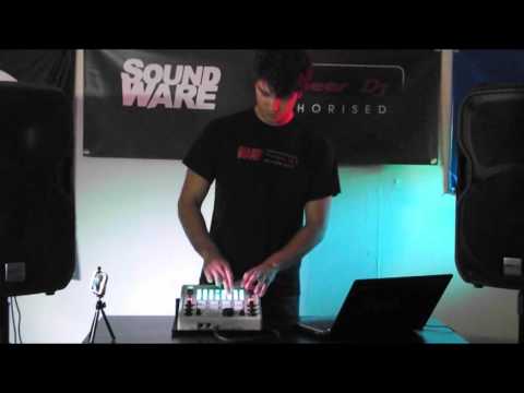 Electrix Tweaker with Traktor Remix Decks Performance