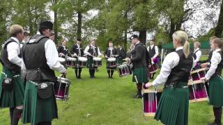 preview picture of video 'Enniskillen 2014 - St Laurence O'Toole Pipe Band Drum Corps - Medley Tuning Park'