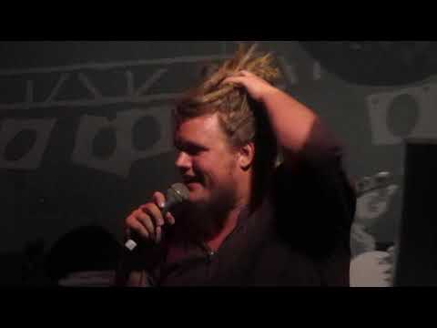 Reggae musician live (Byron Bay)