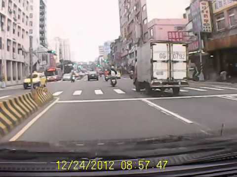 Banqiao Nanya South Road.Direção da estrada de Sichuan medindo disco rígido do carro...