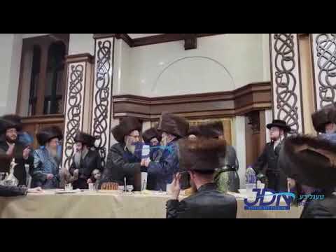 Viznitz Williamsburg And Vien Rebbes Dancing At Selish Sheva Borchos - Kislev 5782