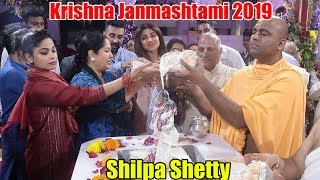 Download lagu Shilpa Shetty And Family Celebrating Krishna Janmashtami At JUHU ISKCON Temple mp3 Download lagu Shilpa Shetty And Family Celebrating Krishna Janmashtami At JUHU ISKCON Temple mp3