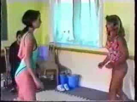 Pelea de chicas en ropa de baño
