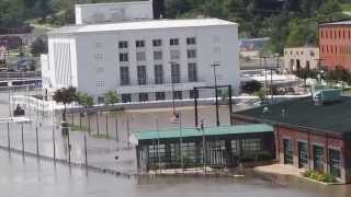 preview picture of video 'Flooding in Burlington, Iowa - View from Bridge'