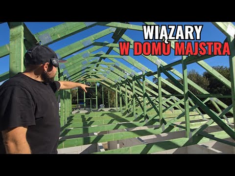 Montaż wiązarów na budowie