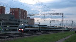 Электропоезд ЭП2ДМ следует по станции Щербинка МскЖД (6407/6408 Волоколамск - Серпухов), 17/05/2025.