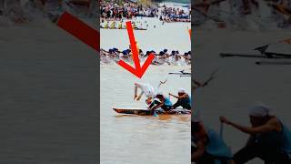 Download lagu WOW 😱 BOCIL SALTO DI ATAS PERAHU PACU JALUR KUANSING #tukangtariterjun #pacujalur #bocilsalto mp3