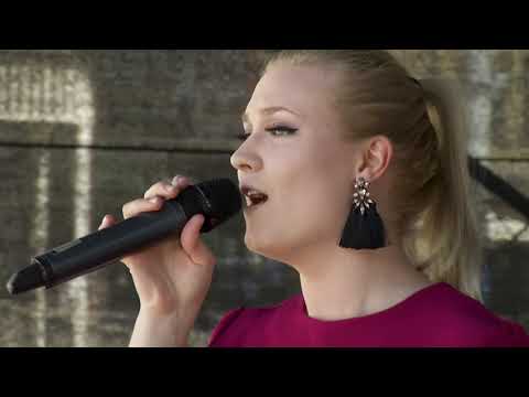 Laura Menard: Na kožo pisana