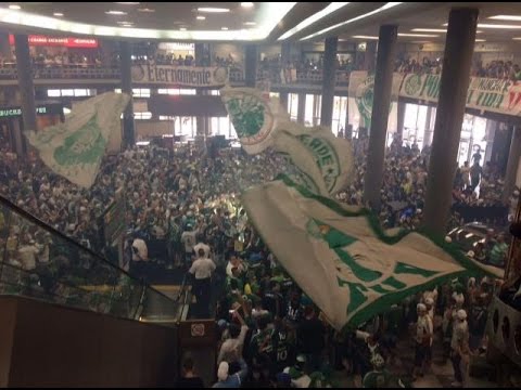 AEROPORCO - Torcida faz festa em Congonhas para receber jogadores do Palmeiras, SHOW!