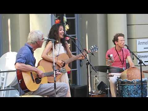 Veronika’s Ndiigo - When We Sing