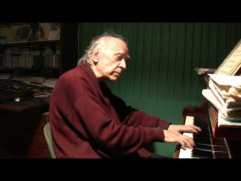 Valentin Silvestrov plays...