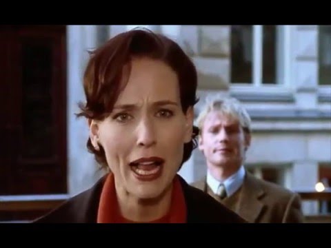 Ulla am sprechenden Geldautomat 2001