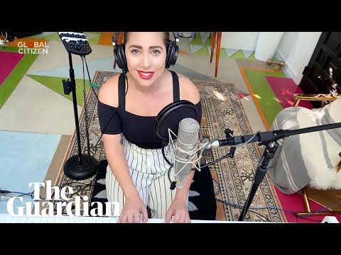 Звезди пяха за Един свят: Заедно вкъщи