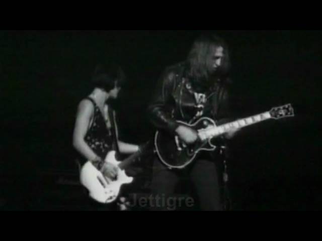 Conosci l'artista rock Joan Jett? Scopri tutto sulla sua carriera musicale e i suoi concerti più memorabili!