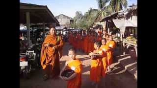 preview picture of video 'Bankrut Market and Monks Thailand  ( Ban Krut  )'