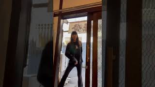 【出勤のしかたカッコいい選手権】小娘出勤