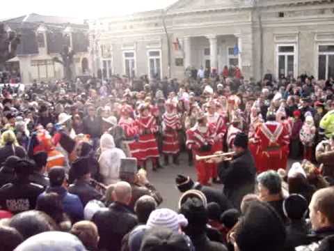 Urătorii din Leucuşeşti la Primăria Fălticeni, 31 decembrie 2011