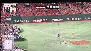 巨人岡本、三塁コーチを襲う打球