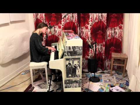 Xenia Kriisin - "Is that all?" - Livesession -"Jag och Ditt Piano"