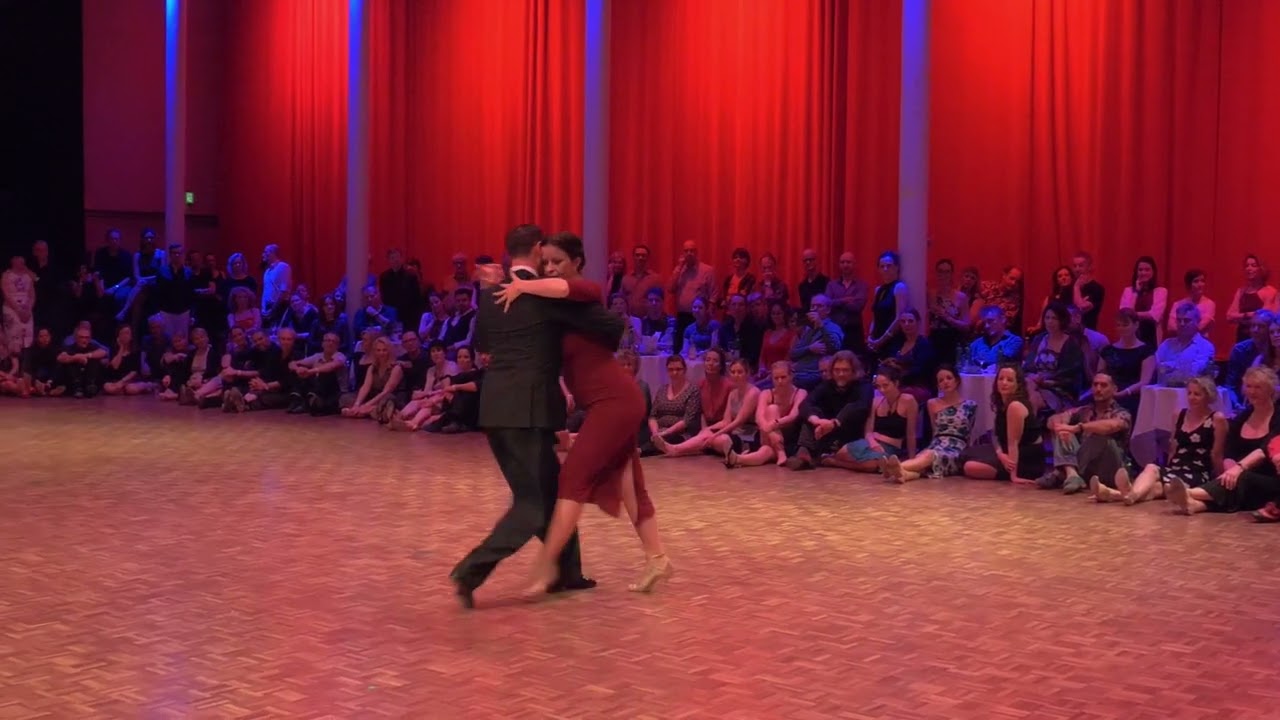 Video thumbnail for Stephanie Fesneau & Fausto Carpino - Milonga Vieja Milonga (Juan D'Arienzo)