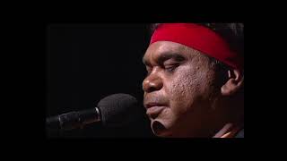 John Williamson - Raining on the Rock (Live - 2003) With Warren H. Williams