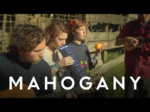 The Melodic with Anna Schmidt and Greta Eacott - Ode To Victor Jara | Mahogany Session