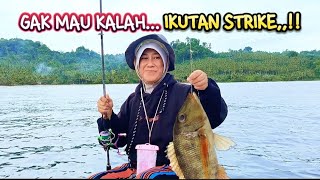 Download lagu Emak-Emak Gak Mau Kalah! Ikutan Strike Bikin Hebo  Di Spot Mancing!!🎣🔥 mp3