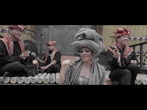 Diding Musuh Suka - Murni Surbakti (Official Music Video) Lagu Karo