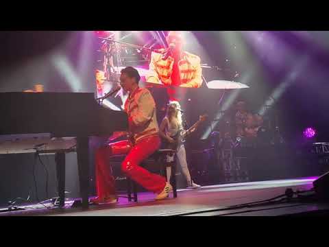 QUEEN 12/03/2022 It's a KINDA MAGIC International Concert SINGAPORE (Sand Theater at MBS)