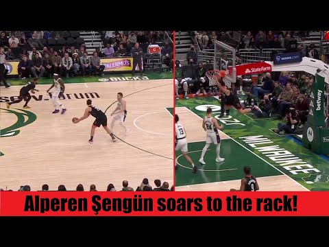 Alperen Şengün burns the defense and throws down the monster dunk!