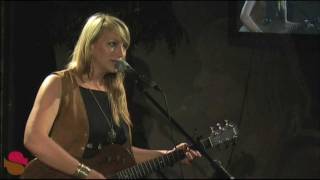 Steph Macpherson "Best Of Us" - www.streamingcafe.net