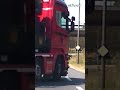 Vol in de remmen voor plots opduikende truck | RTV Oost