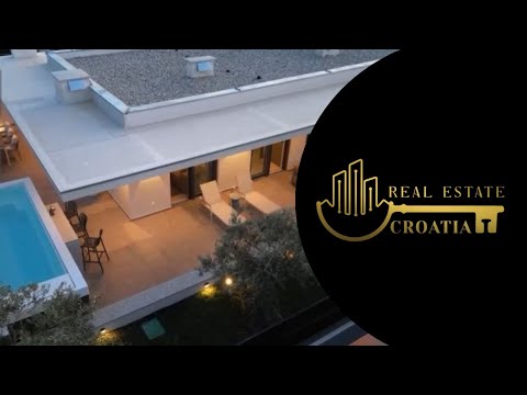 Prodaja, Split, dizajnerski opremljen penthouse sa privatnim bazenom i 3 PM (Real Estate Croatia)