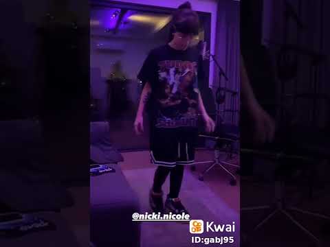 niki nikol bailando
