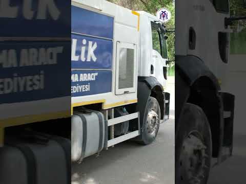 Çöp konteynerleri düzenli aralıklarla özel yıkama aracıyla yıkanarak dezenfekte ediliyor. 24.06.2026