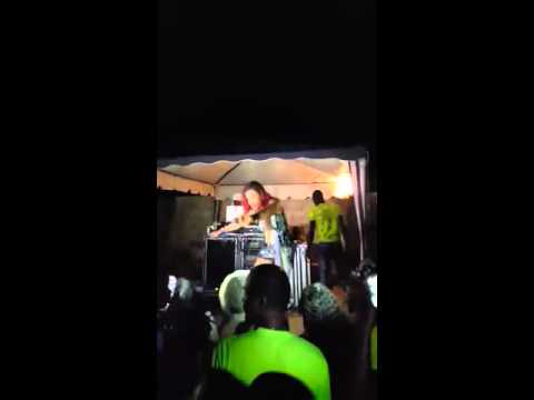 D'Angel performs a high energy set in Balaclava Xmas night 2015