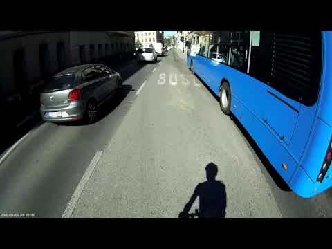 Elenged a buszsofőr - Bus driver lets me go
