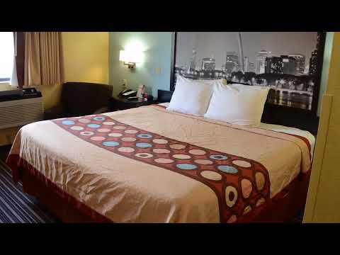 Super 8 Motel in Warrenton, MO