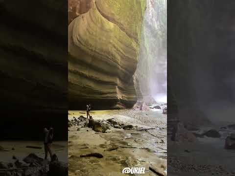 La hermosa cascada él sigueñal en Toledo norte de Santander